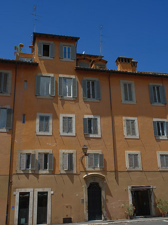 Foto Piazza S. Salvatore di Lauro