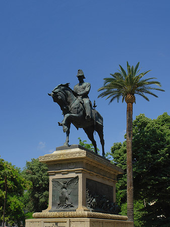 Statue von Carlo Alberto Fotos