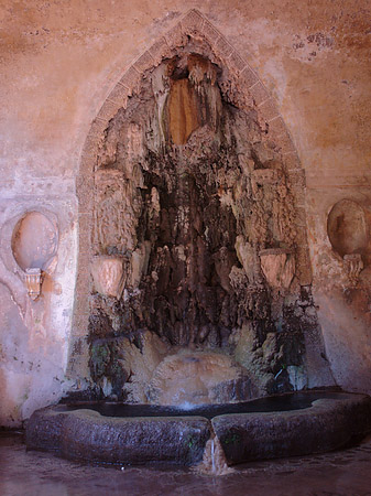 Kalksteinbrunnen am Palatin Foto 