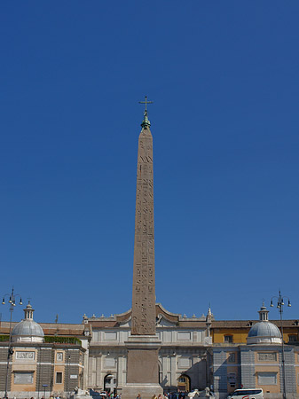 Fotos Obelisk mit dem Porta del Popolo | Rom