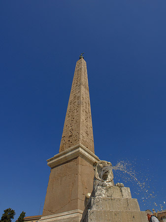 Foto Obelisk und Löwenbrunnen - Rom