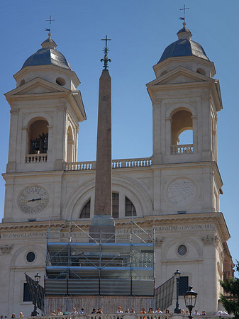 Fotos Kirche mit Obelisk