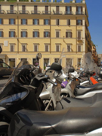 Mofas an der Piazza di Spagna