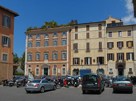 Piazza S. Salvatore di Lauro Foto 