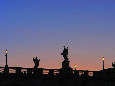 Fotos Engelsbrücke bei Dämmerung
