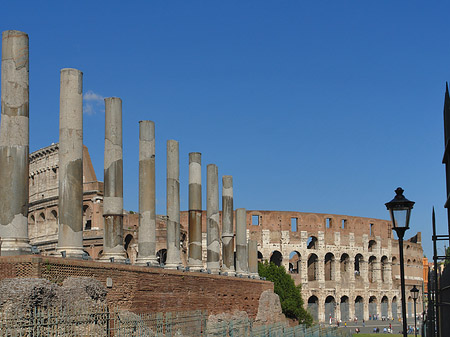 Foto Kolosseum mit dem Forum Romanum - Rom