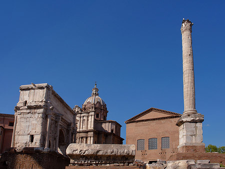 Foto Phokassäule mit der Curia Iulia