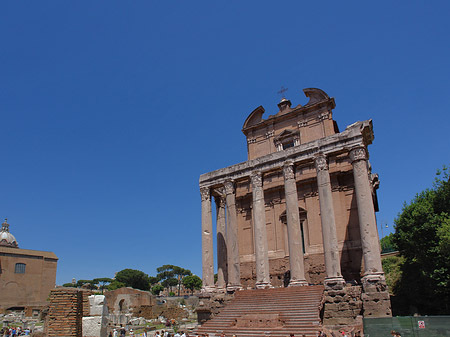 Foto Tempel des Antoninus Pius und der Faustina