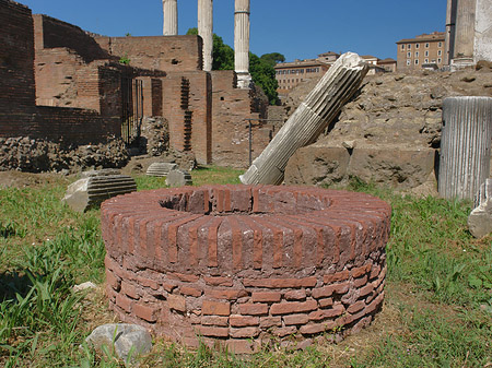 Fotos Brunnen am Vesta-Tempel