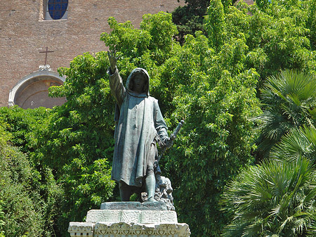 Foto Statue von Cola di Rienzo