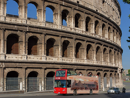 Foto Bus vor dem Kolosseum