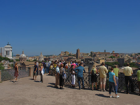 Menschen am Forum Romanum