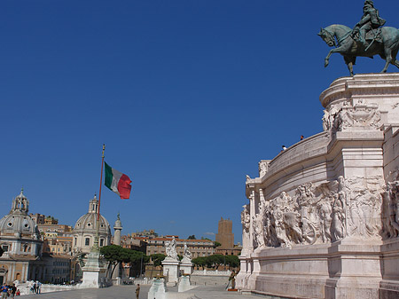 Fotos Bronzestatue von Victor Emmanuel