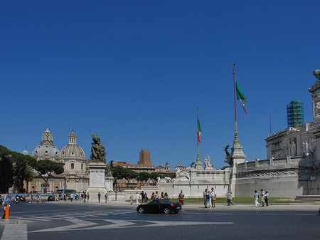 Fotos Monument mit Straße