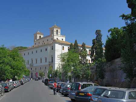 Villa mit Straße Fotos